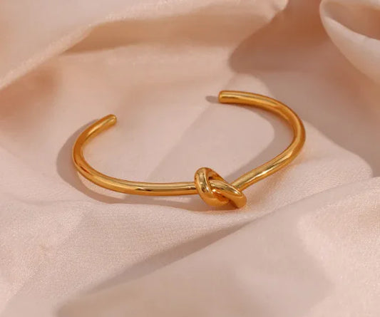 Faire Le Noeud Gold Bangle